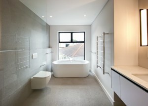Dit zijn de voordelen van kunststof kozijnen in je badkamer