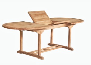 Ontdek de uitschuifbare ovale tuintafel van teakhout, die uitrekt tot 240 cm. Perfect voor zes personen, met RVS bouten en beslag en een ingebouwde parasolopening.