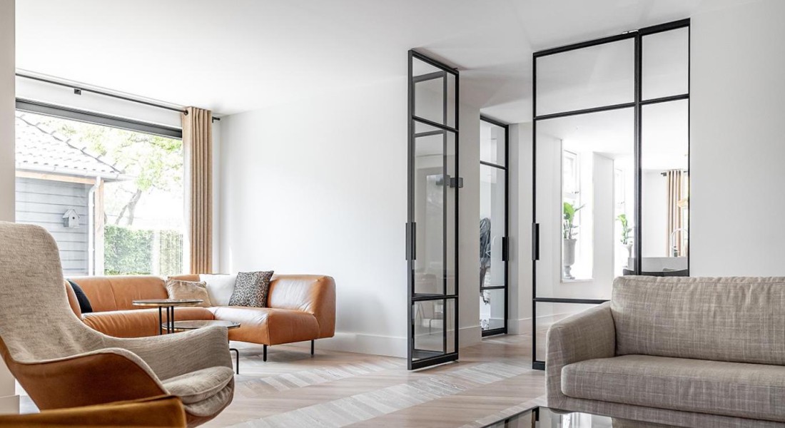 Binnenkijken: voorbeelden van stalen deuren in het interieur