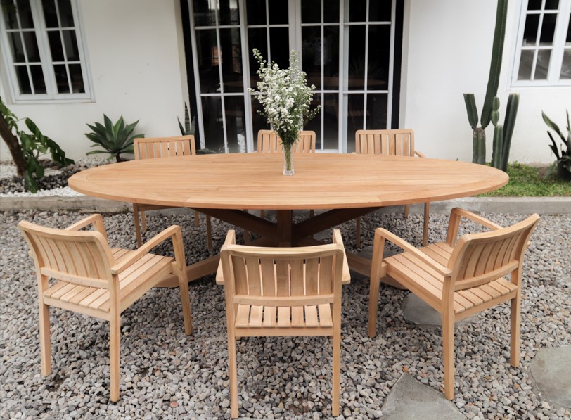 Ontdek de Teak tuinset Amara: ovalen tuintafel 260x110 met spinpoot en 6 stapelbare stoelen. Duurzaam, stijlvol en ideaal voor tuin &amp; terras.