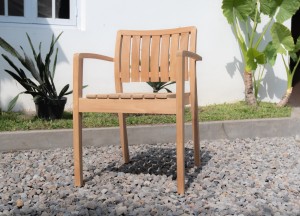 Ontdek de Teak tuinset Amara: ovalen tuintafel 260x110 met spinpoot en 6 stapelbare stoelen. Duurzaam, stijlvol en ideaal voor tuin &amp; terras.