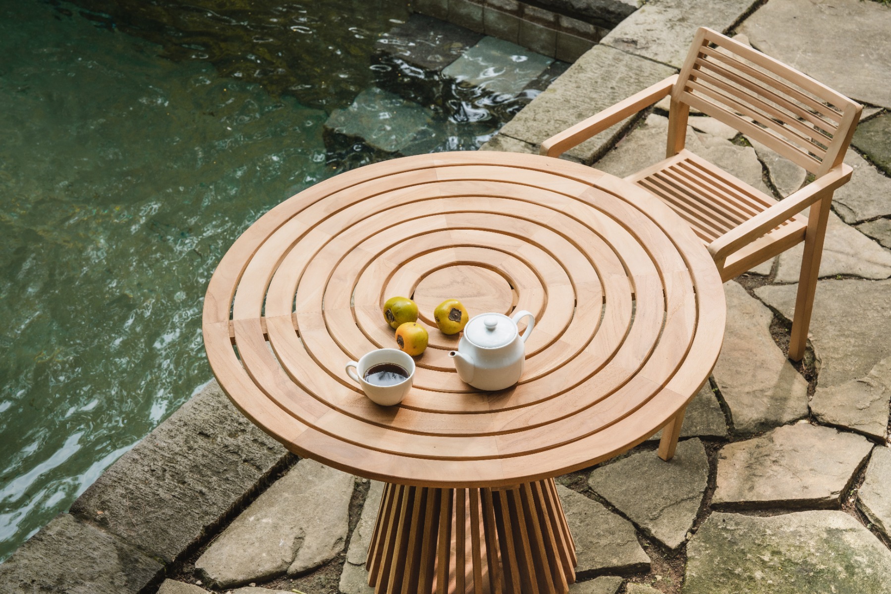 Teak Tuintafel Aurora – Rond Ø100 cm met Verzwaarde Spinvoet