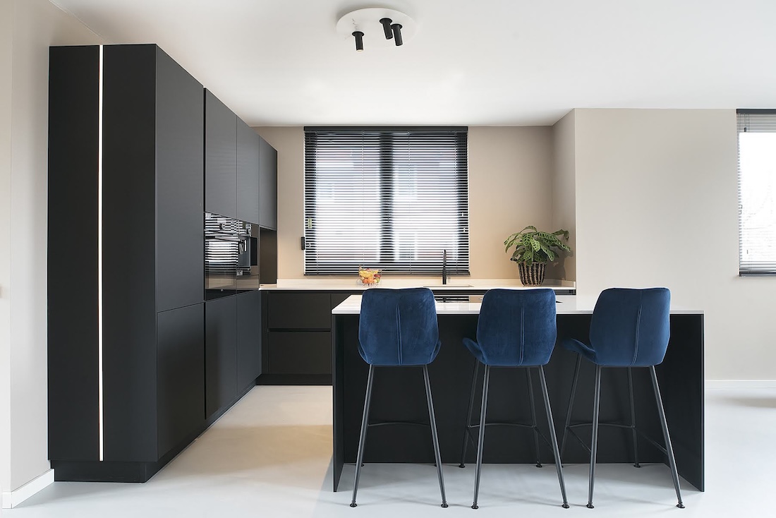 Luxe mat zwarte keuken | Kitchenstudio