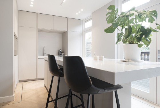Groots keukendesign op minimale vierkante meters