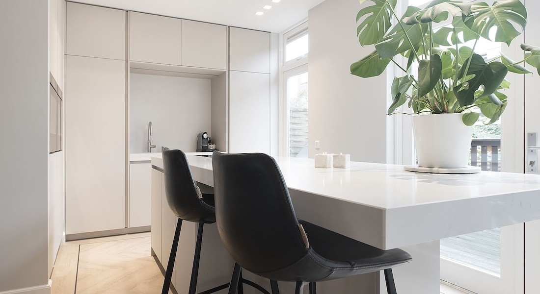 Groots keukendesign op minimale vierkante meters