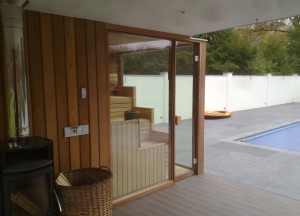 Sauna bij het zwembad: de perfecte wellnesscombinatie