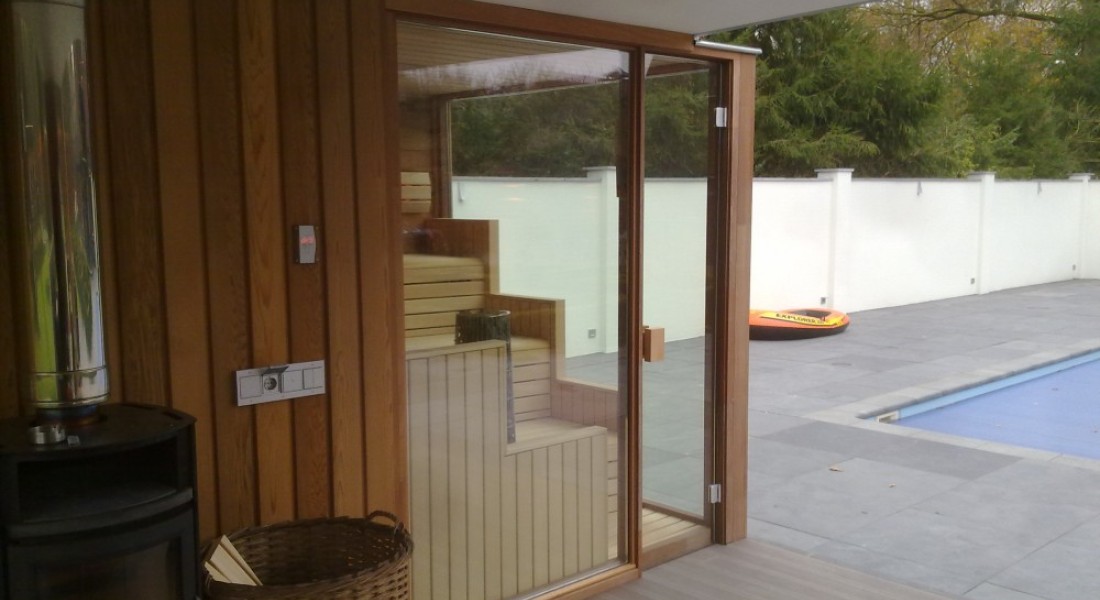 Sauna bij het zwembad: de perfecte wellnesscombinatie