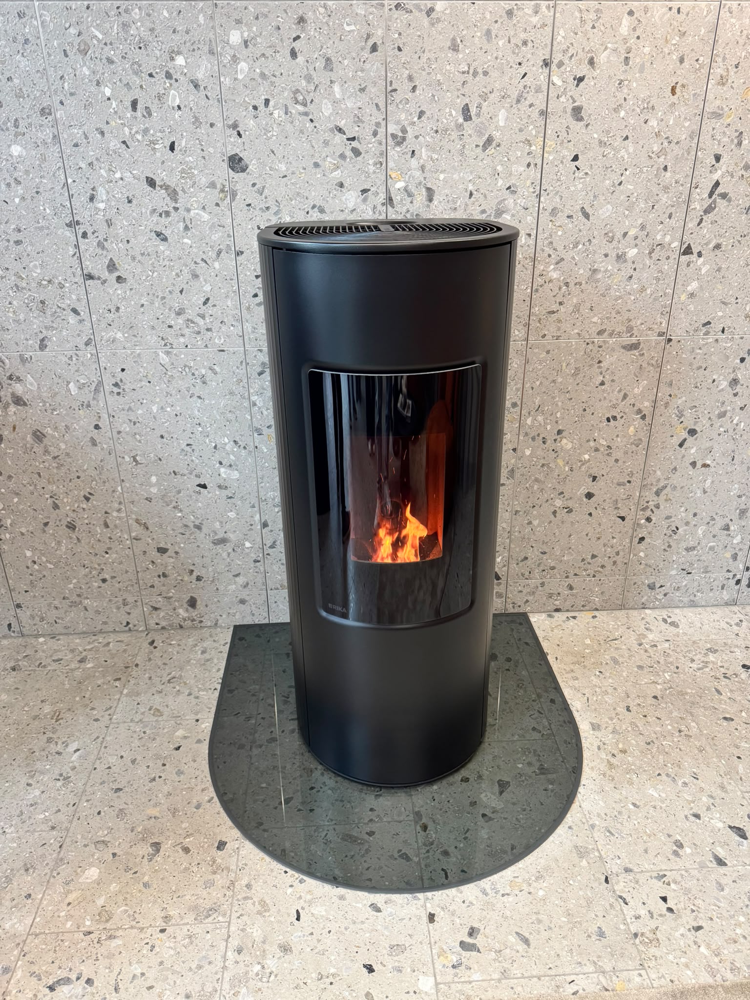 RIKA Vivo, de stijlvolle hoofdverwarming op pellets