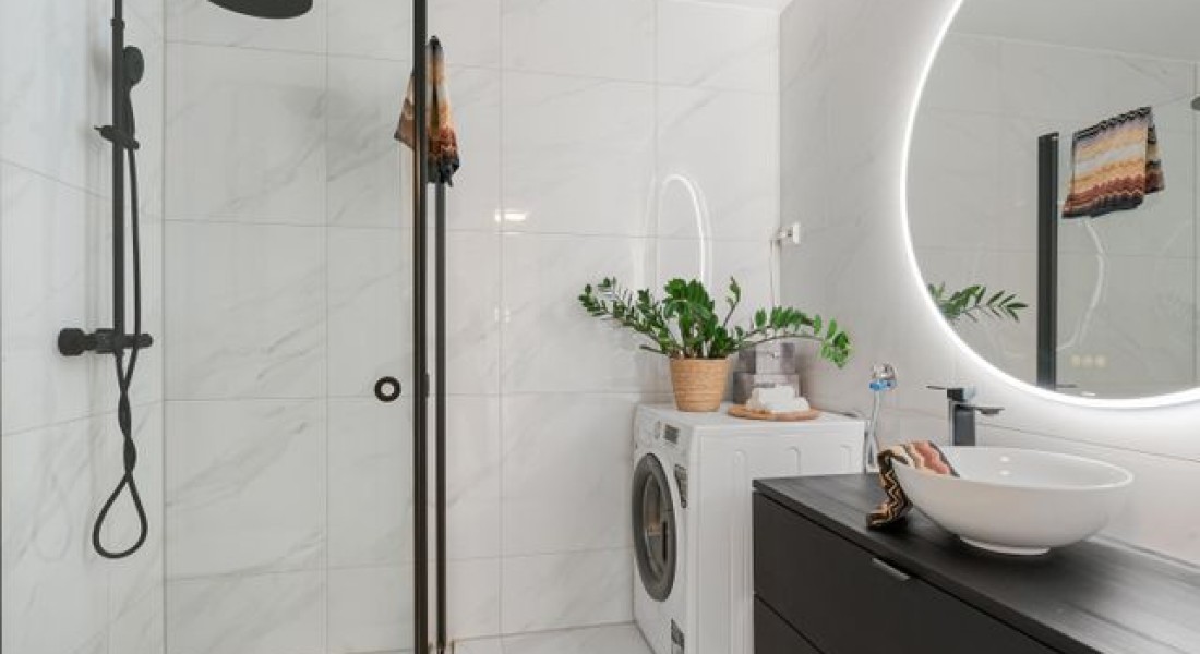 Zit er geld verstopt in je muren? Zo zet je overwaarde slim in voor je badkamer