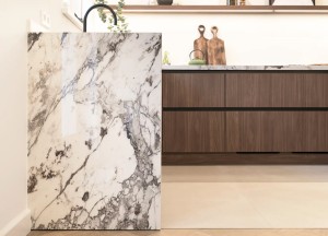 Keuken op maat met marmerlook blad | Kitchenstudio