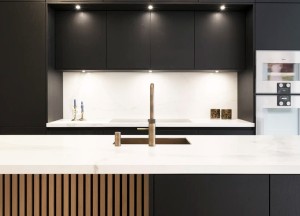 Zwarte houtfineer keuken met Gaggenau apparatuur | Kitchenstudio - Kitchenstudio
