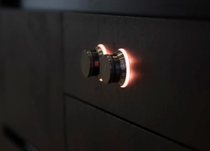 Zwarte houtfineer keuken met Gaggenau apparatuur | Kitchenstudio