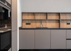Ruimte maken voor de ideale leefkeuken door de hoogte in te gaan