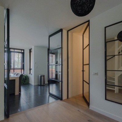 FotoBinnenkijken: Stalen taatsdeuren op maat gemaakt