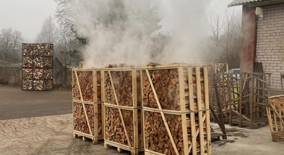 Ovengedroogd of luchtgedroogd: wat het vochtgehalte doet met uw vuur