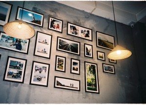 De vloer is klaar, nu de muur: de laatste stap in je interieur afmaken