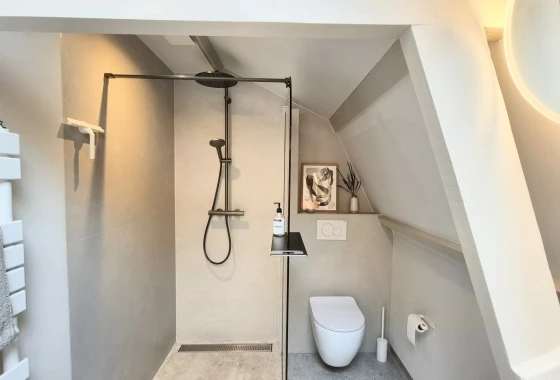 Project foto: Badkamerrenovatie onder de houten balken