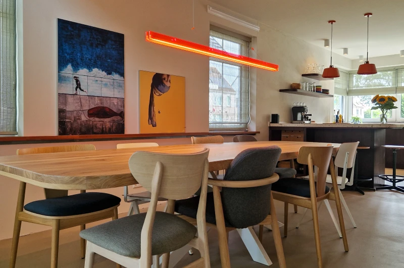 Foto - Warme houttonen en knusse hoekjes: Binnenkijken in een vrijstaande nieuwbouwwoning in Limmen