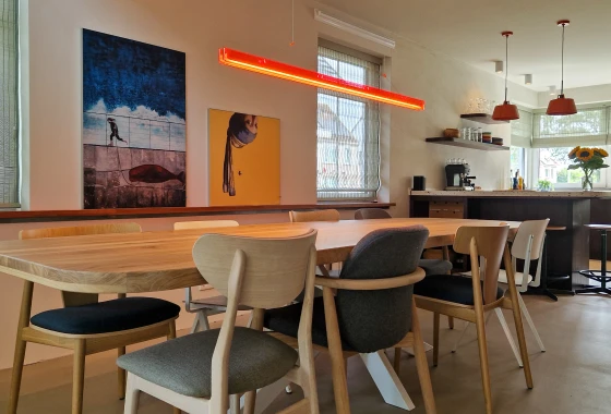 Project foto: Warme houttonen en knusse hoekjes: Binnenkijken in een vrijstaande nieuwbouwwoning in Limmen