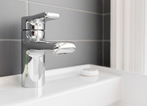 Aluminium kozijnen die je badkamer lichter en strakker maken