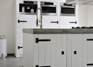 Strakke houten keuken RestyleXL - RestyleXL