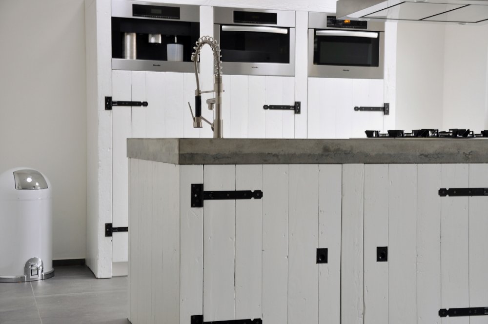 Strakke houten keuken RestyleXL