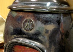 African Flame pothaard Black Raku