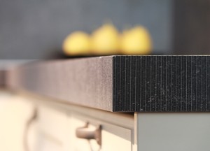 Toplaminaat met gefrijnde randlijst