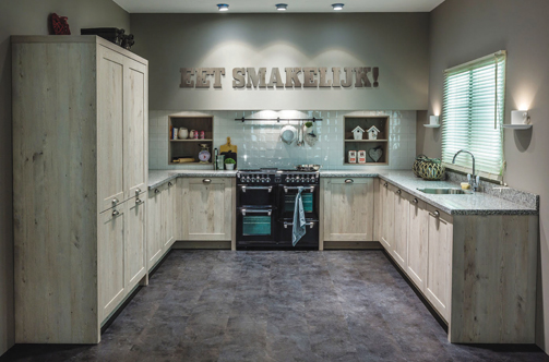 Uw KeukenSpeciaalzaak selectiv landelijk hout