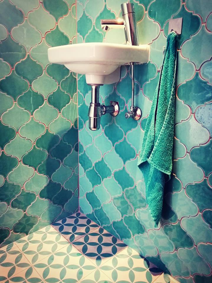 Spaanse Azulejos wan... - UW-badkamer.nl
