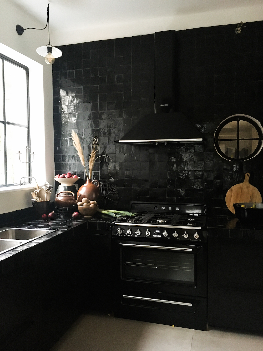 Grommen Achtervoegsel Overtreden Zwarte keuken tegels | Zellige Noir - UW-keuken.nl