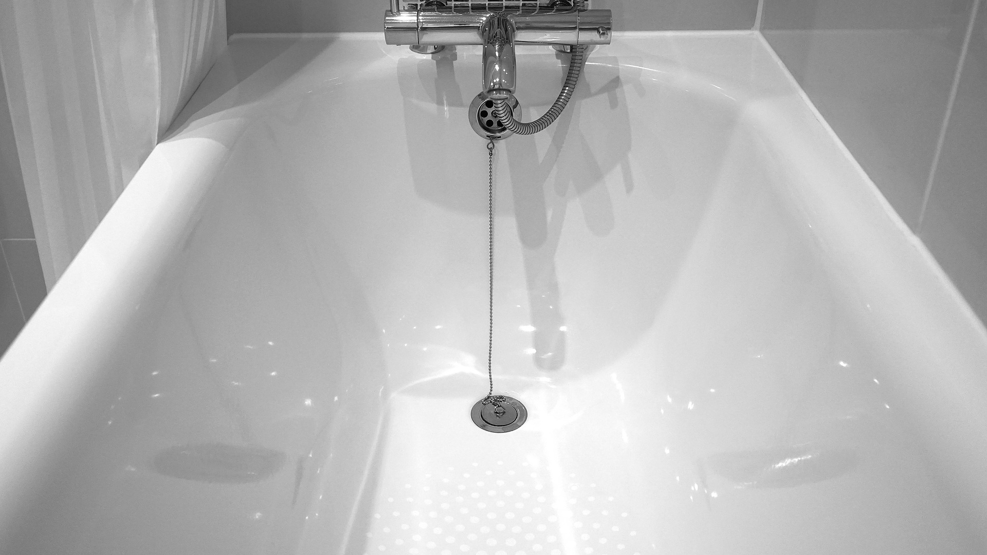 Hoe afkitten in je badkamer het beste werkt #badkamer #renoveren