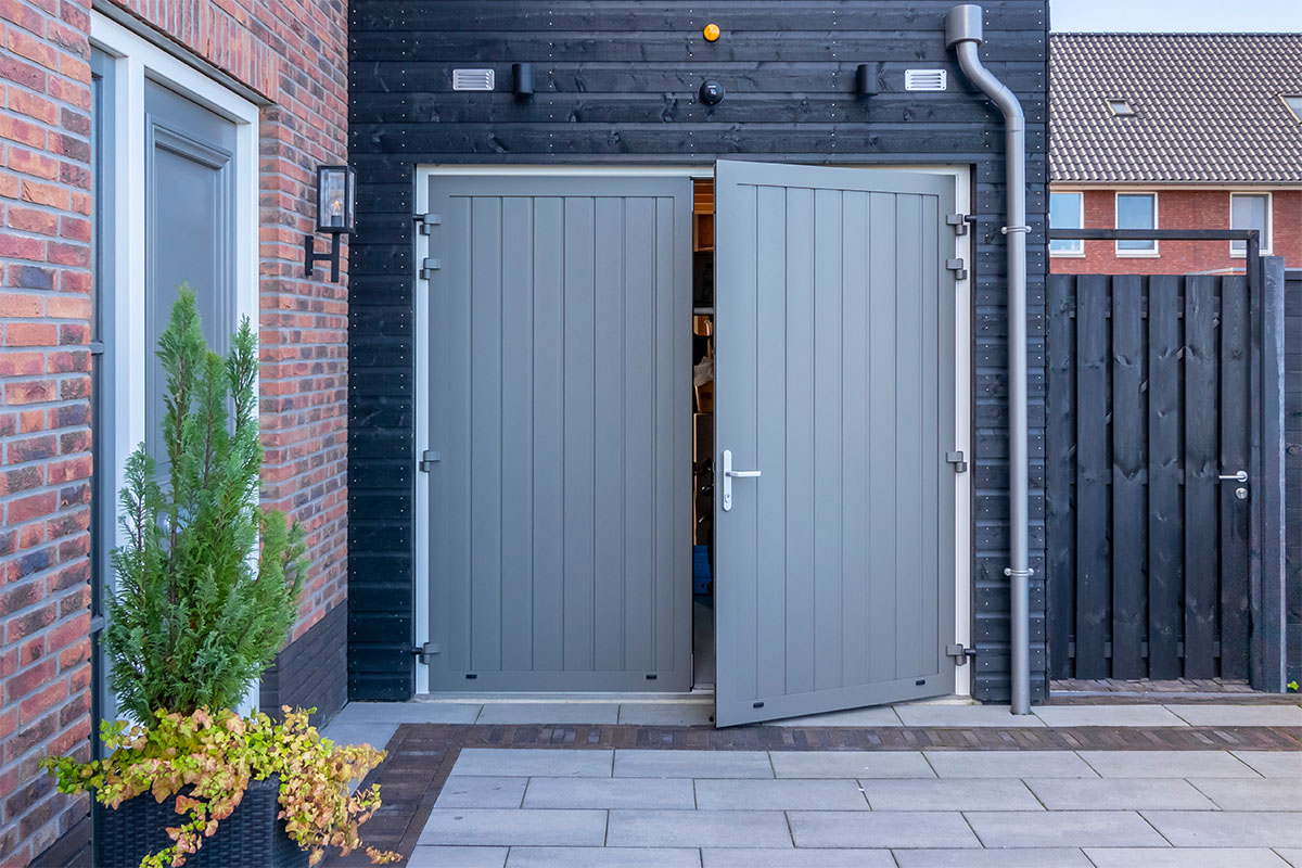 Welke garagedeur past het beste bij uw woning? #garage #garagedeur #garagedeuren