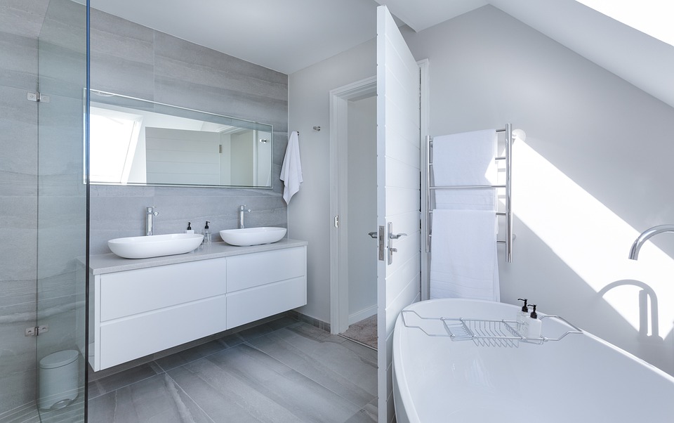 Wil je een luxe en comfortabel bad in de je badkamer? Dan kom je al snel bij een bubbelbad of whirlpool uit #badkamer