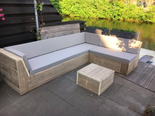 Kies voor een stoere steigerhouten hoekbank in de tuin #hoekbank #steigerhout #tuin #tuininspratie