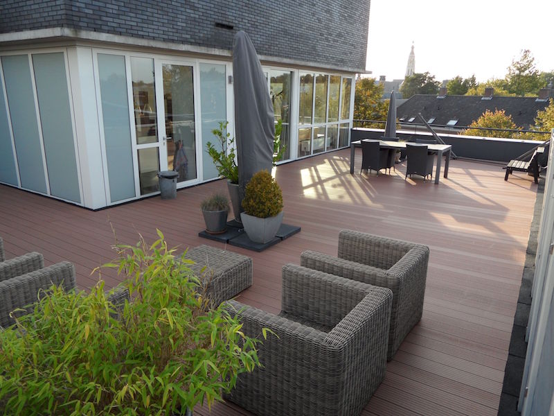 Composiethout voor een onderhoudsvrije schutting, steiger of terras #terras #tuin #terrasplanken #woodcomposiet