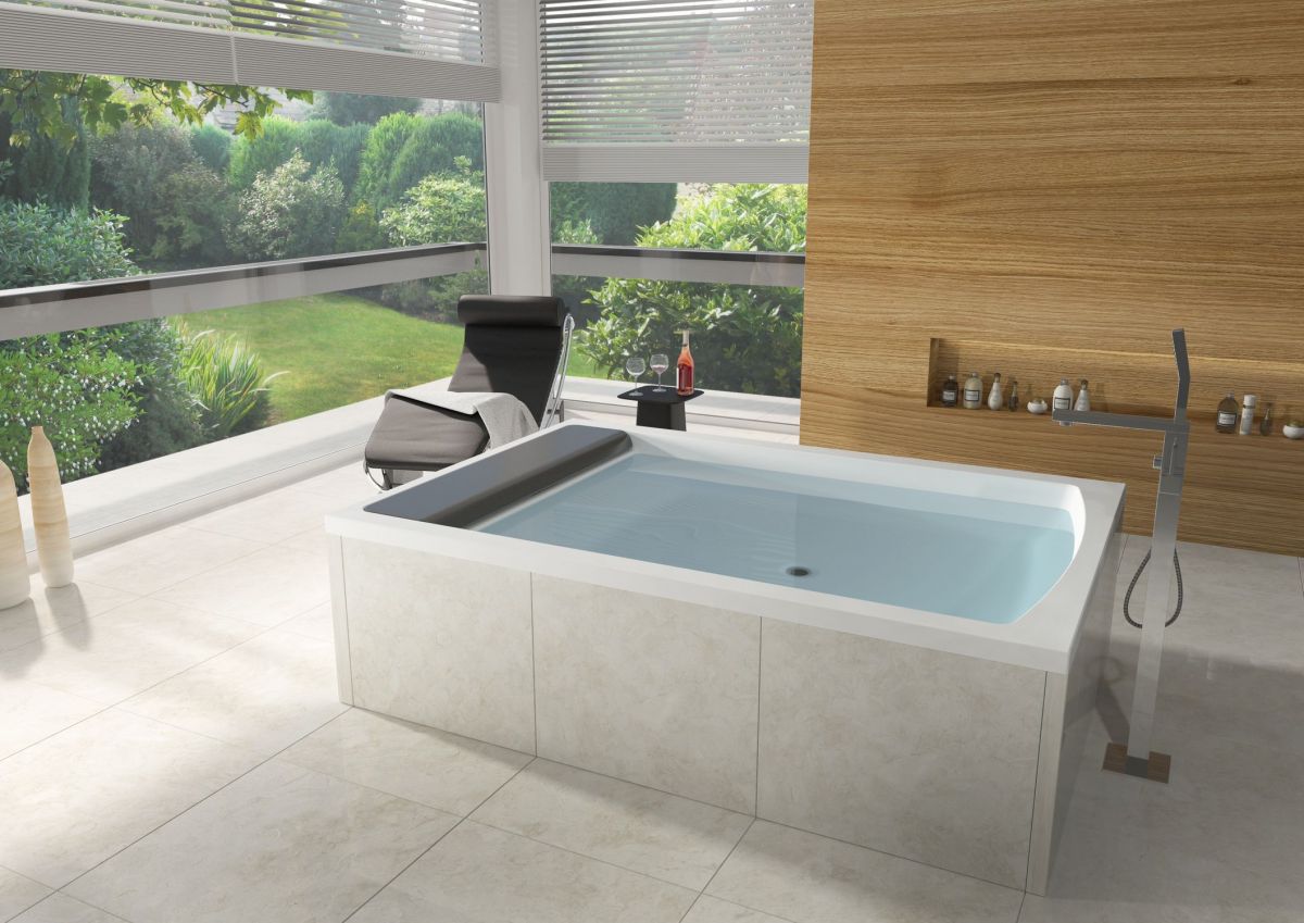Super comfortabel 2 persoons ligbad van acryl. Riho Savona via Djati #badkamer #bad #wellness