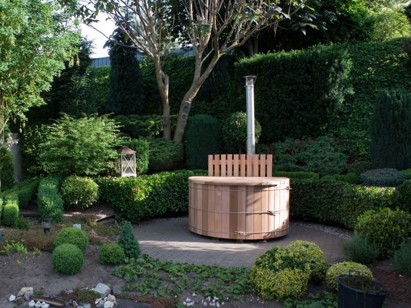 Houten hottub in de tuin - Cerdic