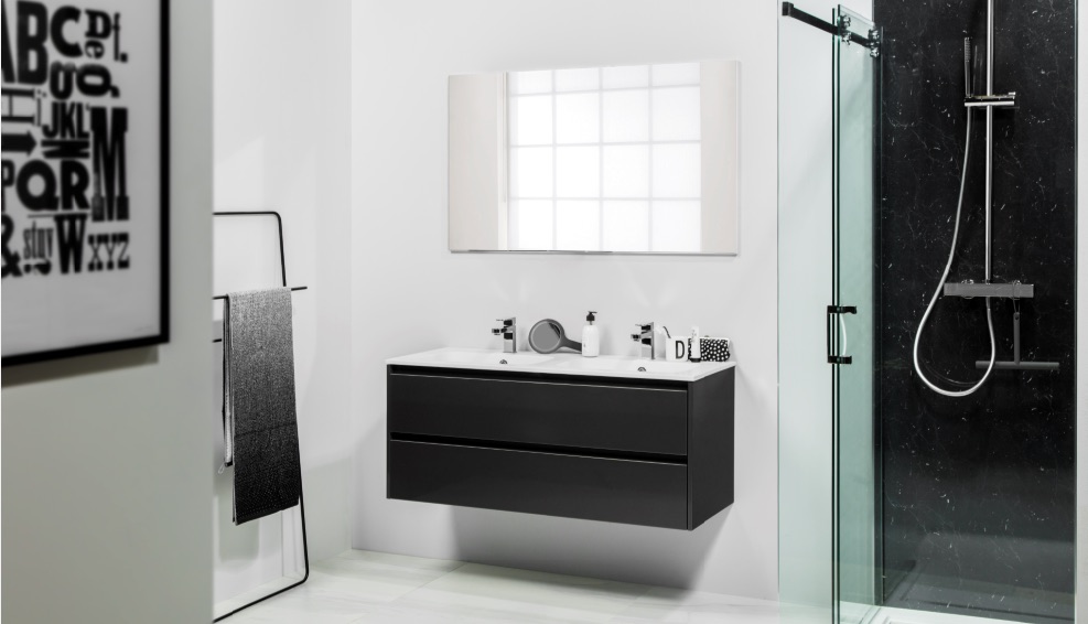 Badmeubel Lavanto Veneto in antracietkleur. Achterwand voor de douche Lavanto Nuance Marble Noir & Doucheset Lavanto Dado via Dekker Zevenhuizen 