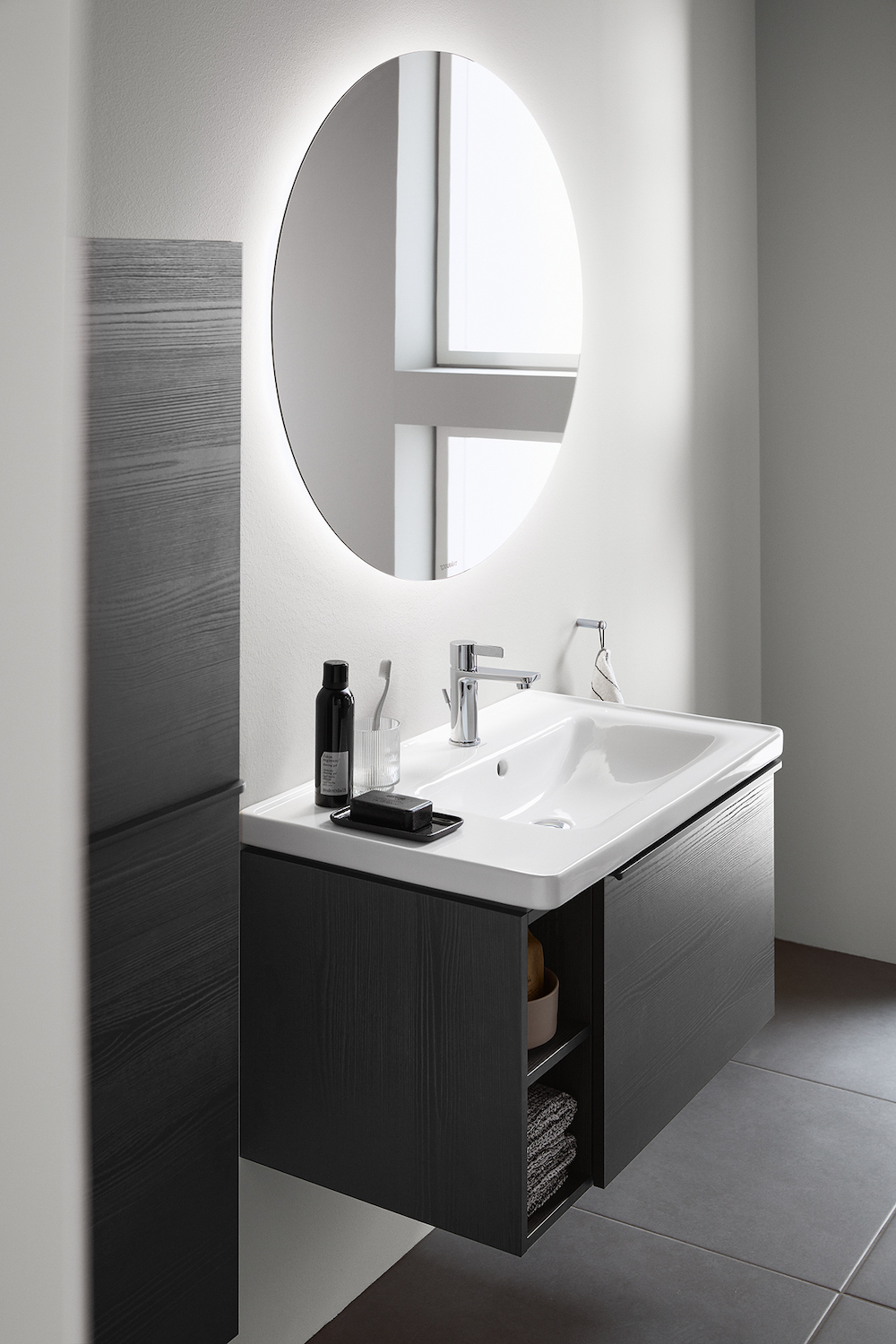 Duravit Neo-D badkamerserie compleet met wastafels, badkamermeubels met open vakken, spiegels met led-verlichting #duravit #neoD #badkamerserie #badkamermeubels #spiegels #wastafels #badkamer #badkameridee #inspiratie #verbouwen