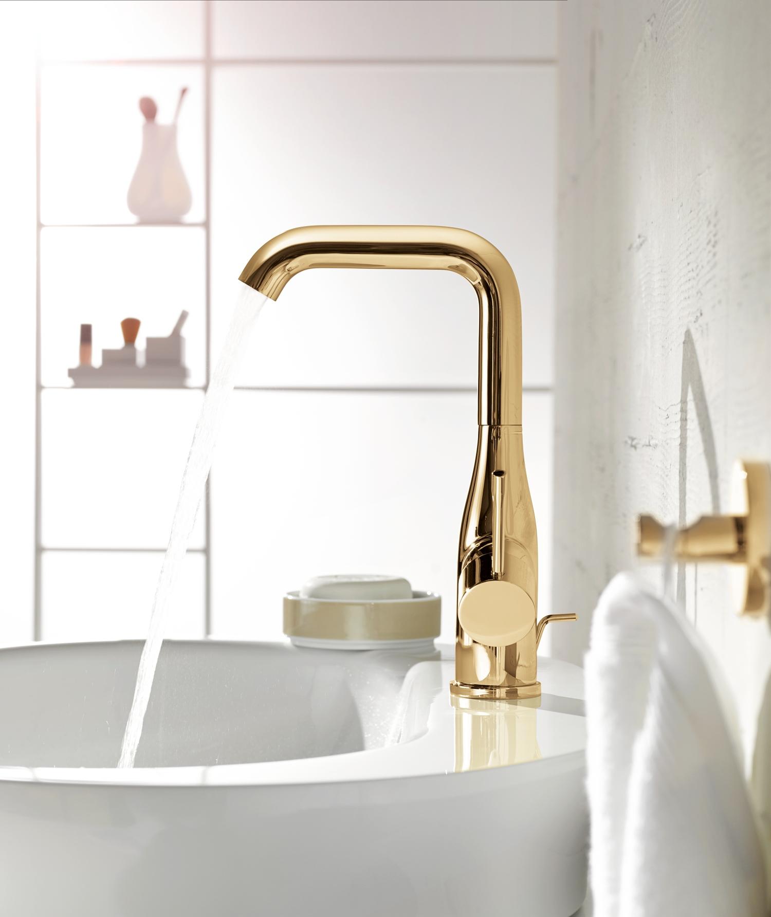 Grohe Essence kraan voor de wastafel voor een klassieke badkamer. De Cool Sunrise is in twee varianten verkrijgbaar. De gepolijste variant voor ultieme luxe en de matte voor een hippe vintage look. #badkamer #kraan #design