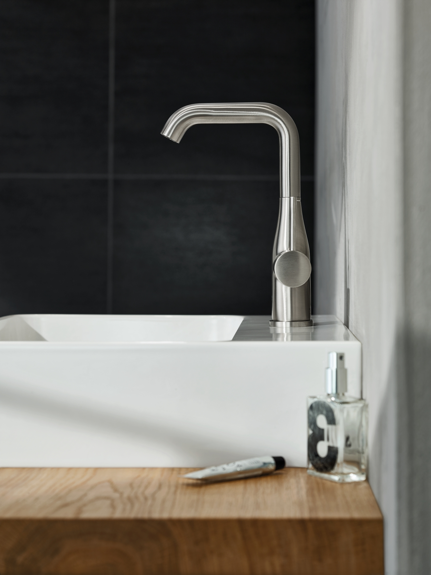 Grohe Essence kraan badkamer in super steel #badkamer #design #kraan