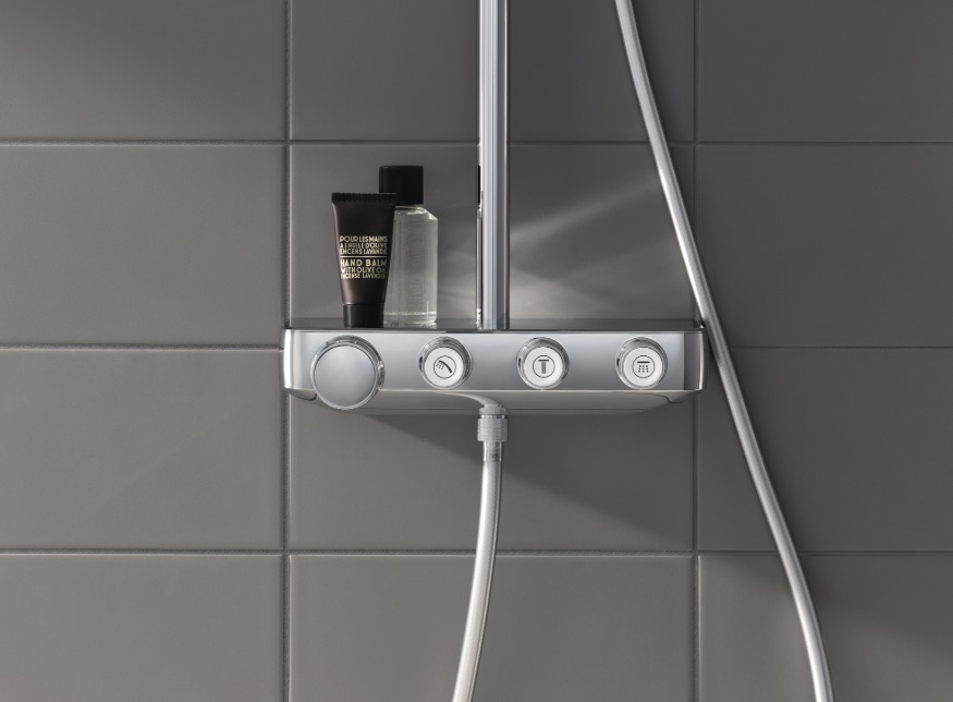 De meest recente innovatie onder de douche. Met Euphoria SmartControl kun je kiezen tussen twee straalsoorten of ze combineren #grohe #douche #thermostaatkraan #douchesysteem