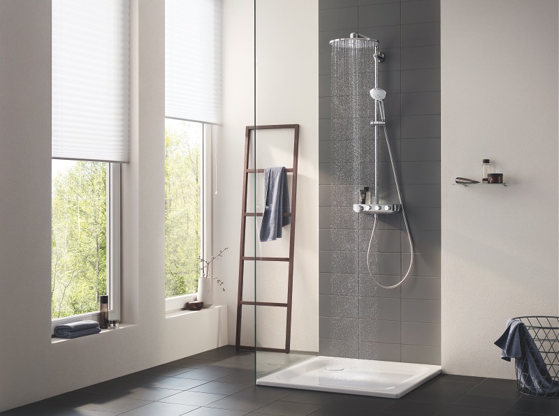 De meest recente innovatie onder de douche. Met Euphoria SmartControl kun je kiezen tussen twee straalsoorten of ze combineren #grohe #douche #thermostaatkraan #douchesysteem