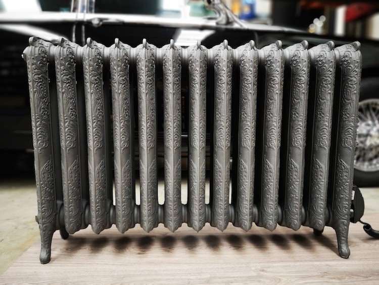 Elektrische radiator van gietijzer. Artdeco radiator van Laurens  Radiatoren #radiator #badkamer #laurens #laurensradiatoren #gietijzer