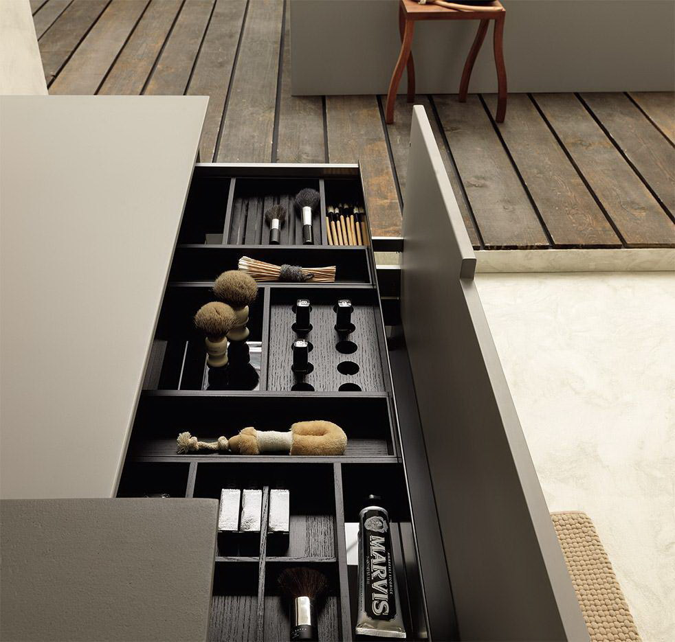 Italiaans design in de badkamer - badkamermeubel Moon Cross van modulnova via Home Concepts