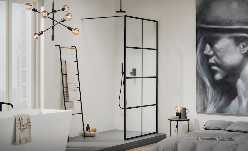 Industriële badkamer met douchewanden en schuifdeuren Soho van Sealskin #sealskin #badkamer #douche #douchewanden #douchedeuren #industrieel #industrialstyle