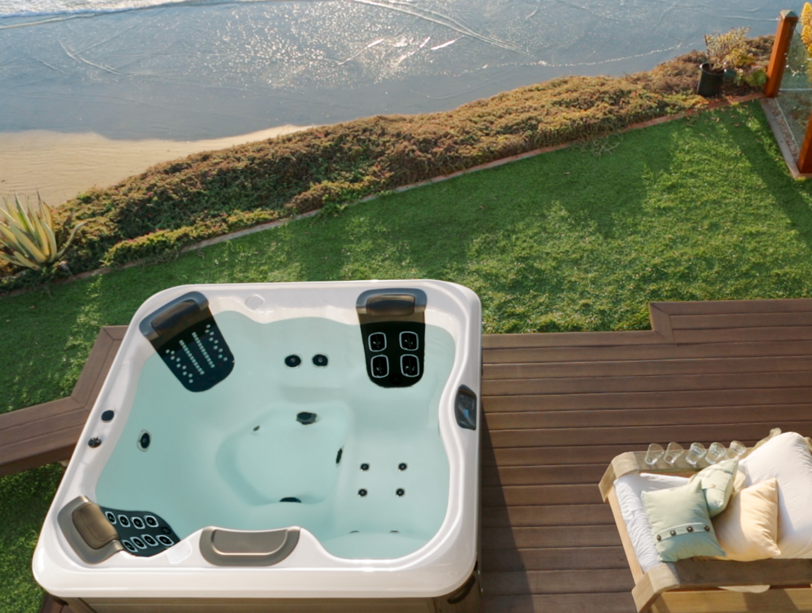 Outdoor whirlpool van Villeroy Boch #whirlpool #tuin #terrs #tuininspiratie #wellness