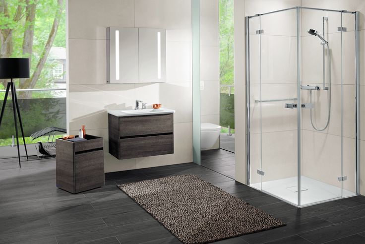 Villeroy & Boch badkamercollectie Vivia met verrijdbare hocker om te zitten bij de wastafel - levensloopbestendige badkamer