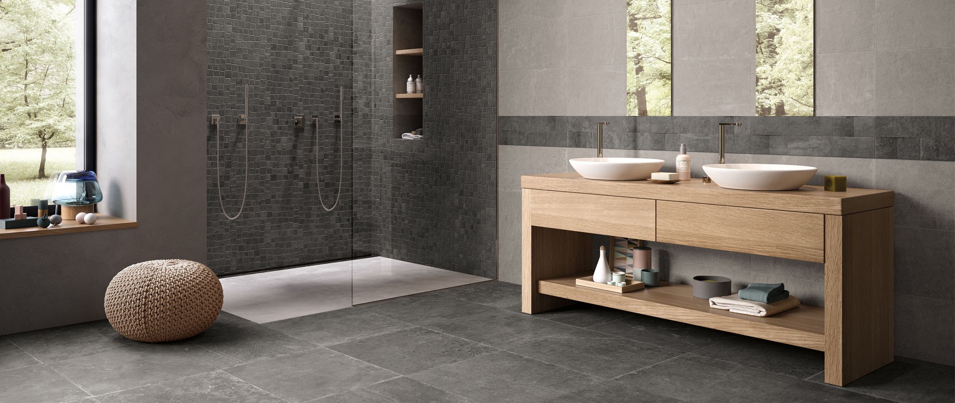 Badkamer met tegels uit de Fusion tegelserie van Douglas & Jones. Fusion Mistique Black met de looks van leisteen. #badkamer #badkamerinspiratie #tegels #badkamertegels #douglasjones
